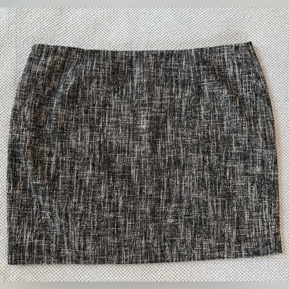 THEORY Black and White Tweed Skirt